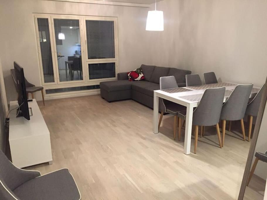 Uusi Tilava Kaksio Jyvaskylan Ydinkeskustassa 53 M2 Apartment Bagian luar foto