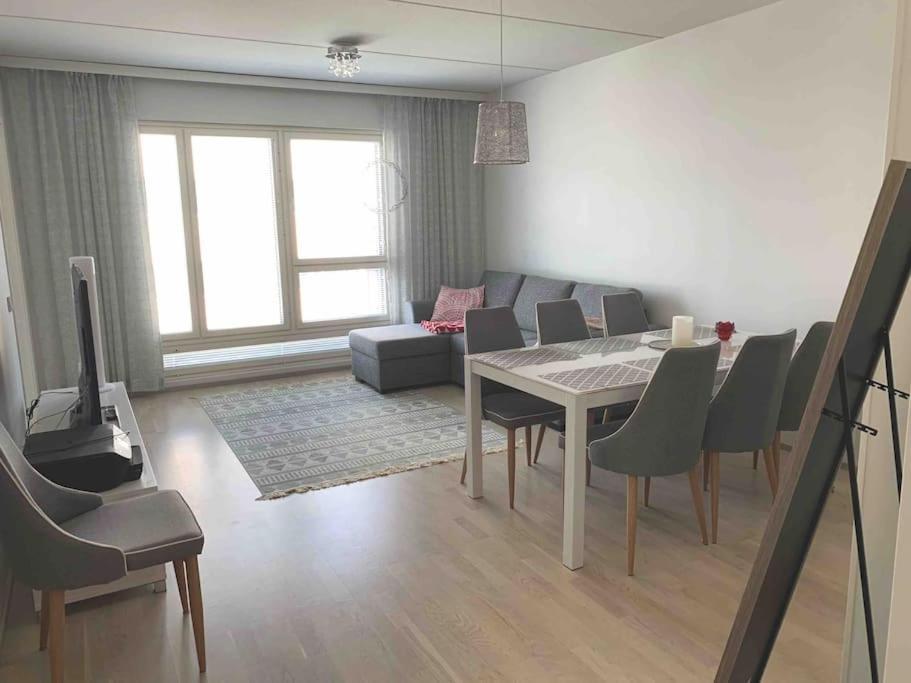 Uusi Tilava Kaksio Jyvaskylan Ydinkeskustassa 53 M2 Apartment Bagian luar foto