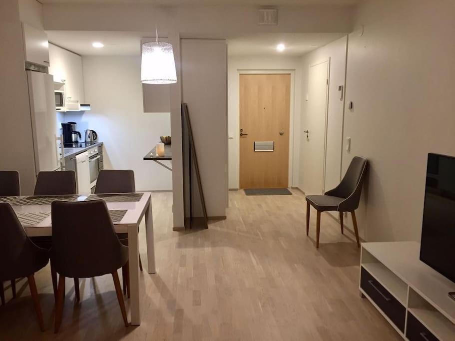 Uusi Tilava Kaksio Jyvaskylan Ydinkeskustassa 53 M2 Apartment Bagian luar foto